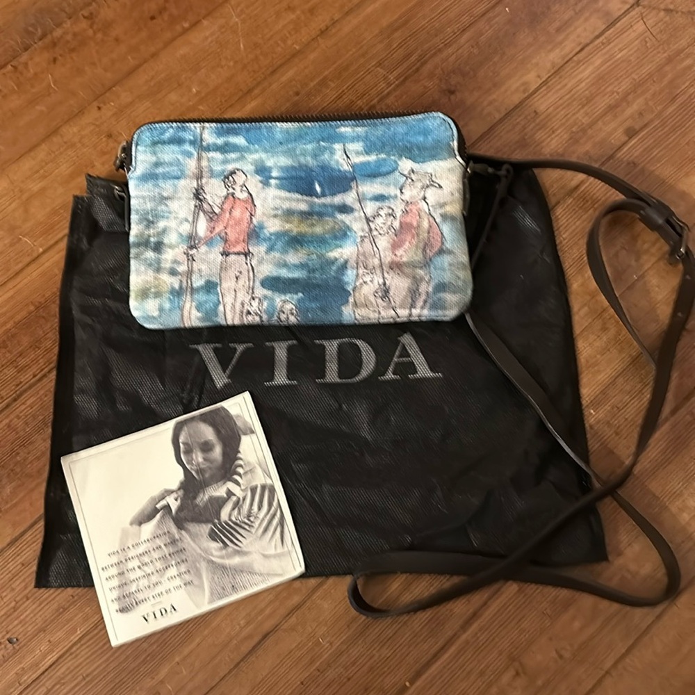 NWOT Charming VIDA Artistic Crossbody Bag